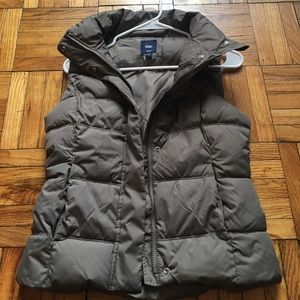 Gap sleeveless puffer vest
